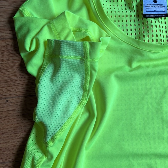 Nike dri-fit neon yellow tshirt with mesh back size women’s large - Picture 3 of 4